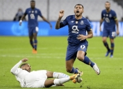 开云官网-瓦伦西亚客场逆转获胜，西甲联赛形势激烈