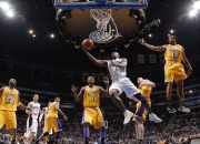 开云体育直播-掘金狂胜雷霆，莫兰特在NBA季后赛接管比赛