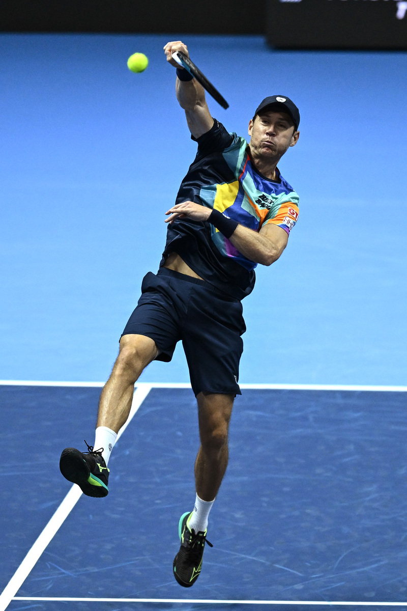 关于意大利网球队完胜日本网球队，瓦林卡统治全场的信息