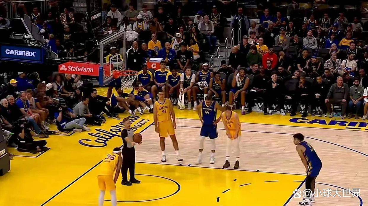 菲律宾男篮逆转湖人B队，库里关键制胜的简单介绍