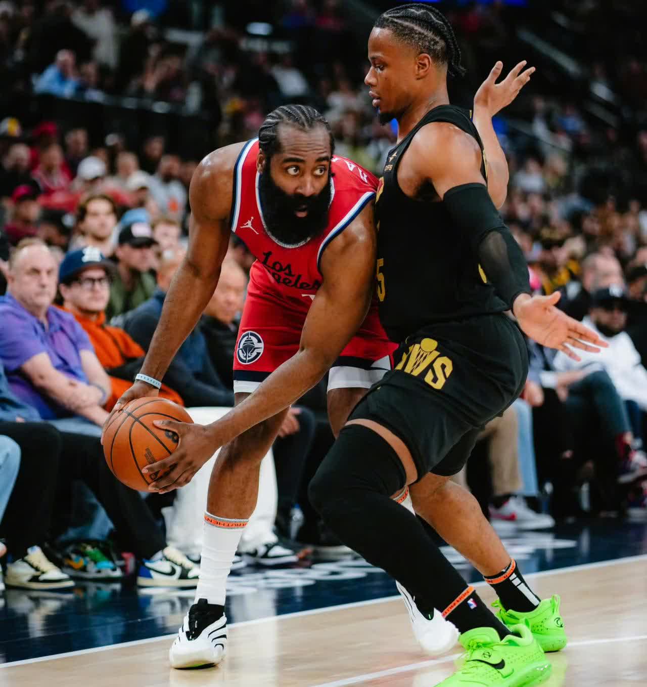 关于快船与雄鹿大战在即，球员状态备受关注的信息