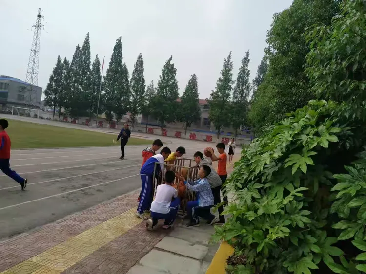 包含教练团队紧锣密鼓备战，为接下来的比赛做好准备的词条