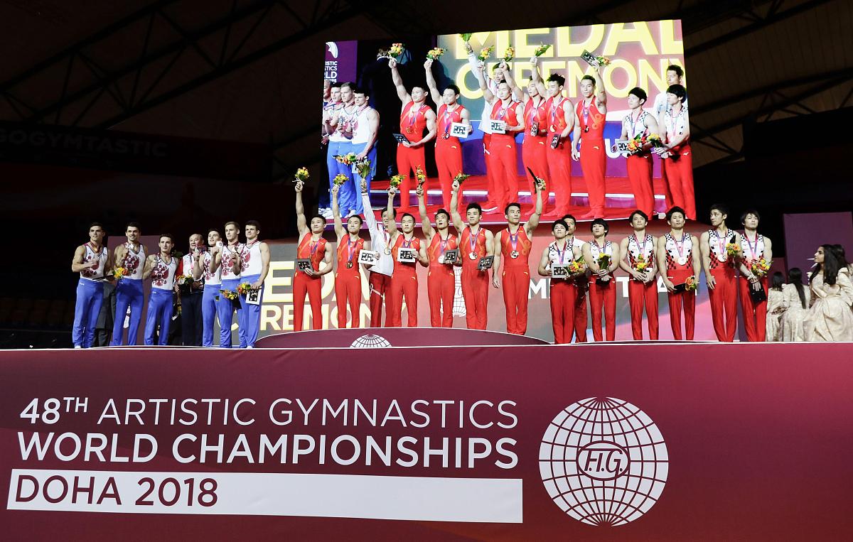 国家队在赛场上积极争夺胜利