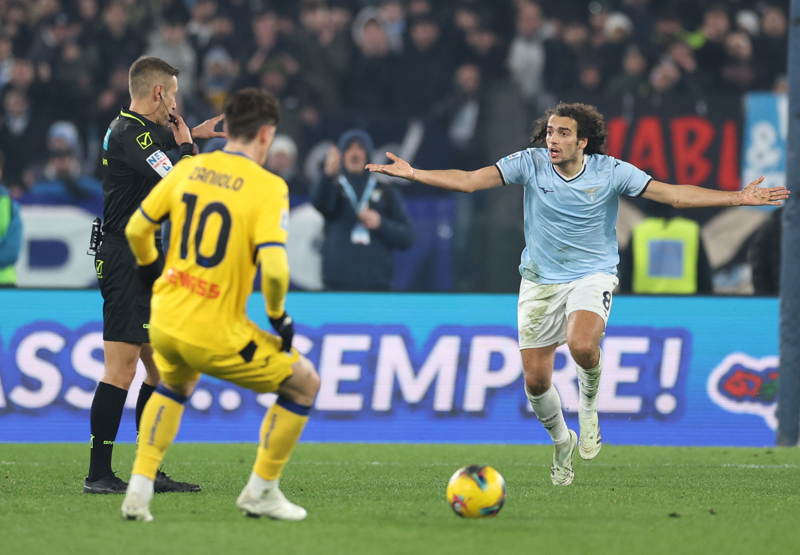 拉齐奥队创纪录签约新外援加强进攻