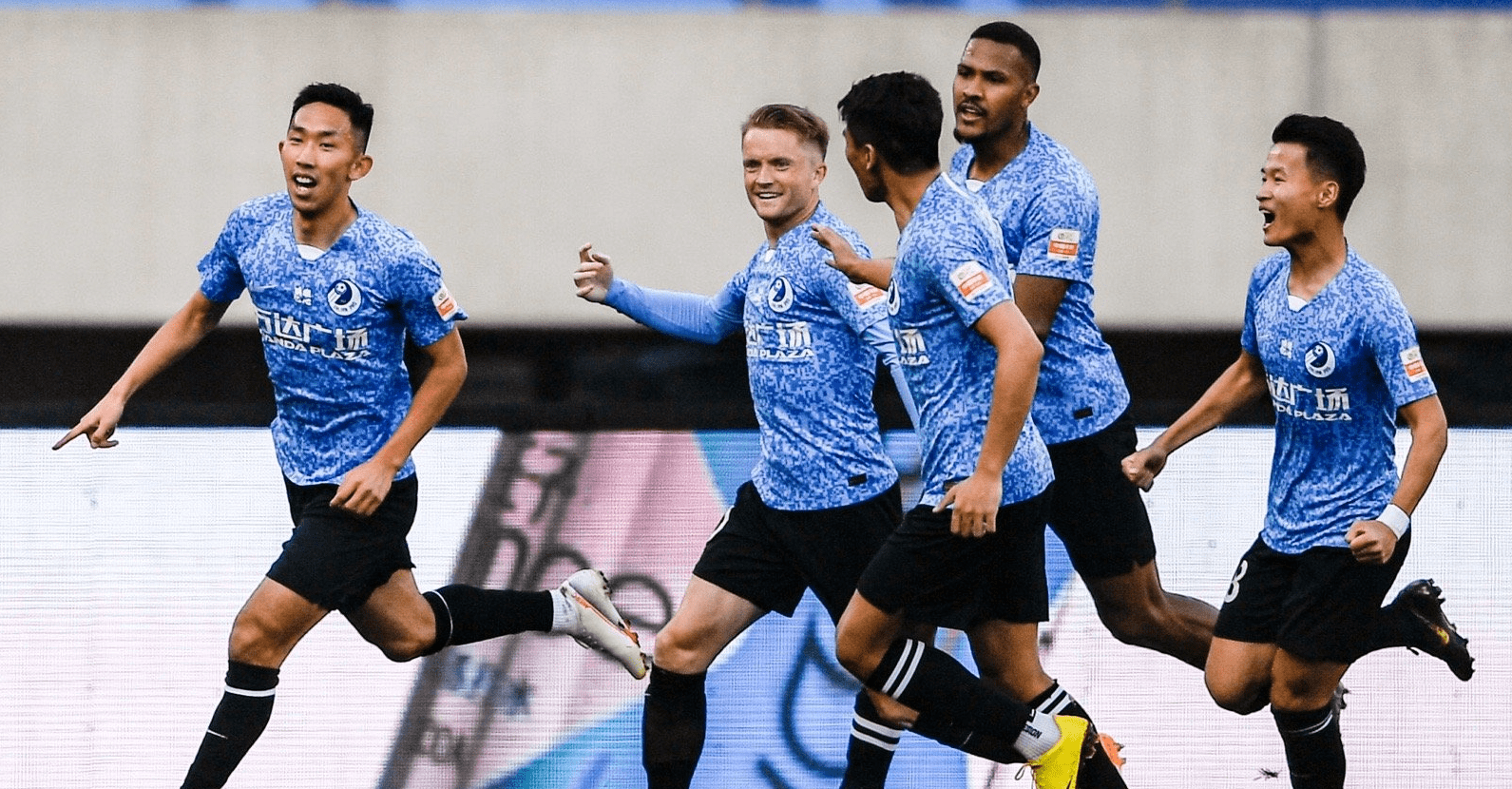 包含门兴格拉德巴赫爆冷不敌对手，降级悬念愈发凸显的词条