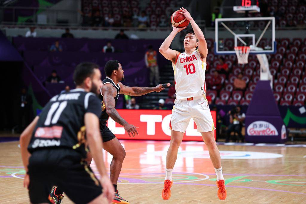 海南男篮冠军实力展现，掀起胜利的浪潮