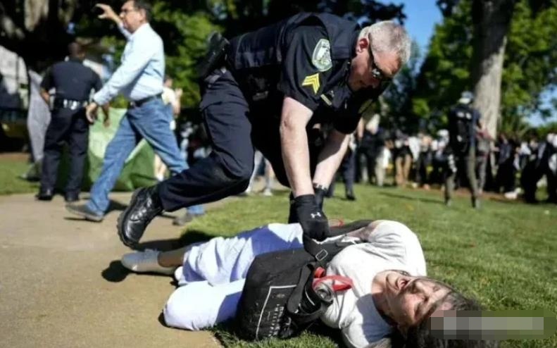 以色列篮球队在比赛中掀起热潮