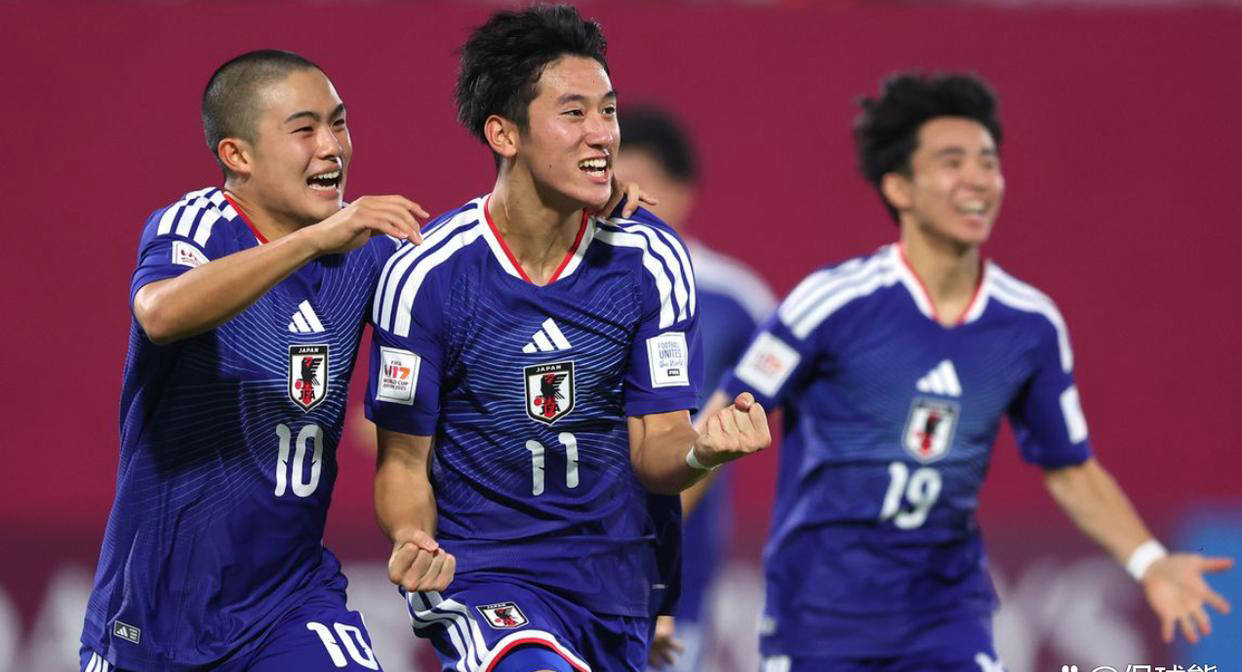 包含日本球队对阵韩国豪华豪多斯队，激情四射的词条