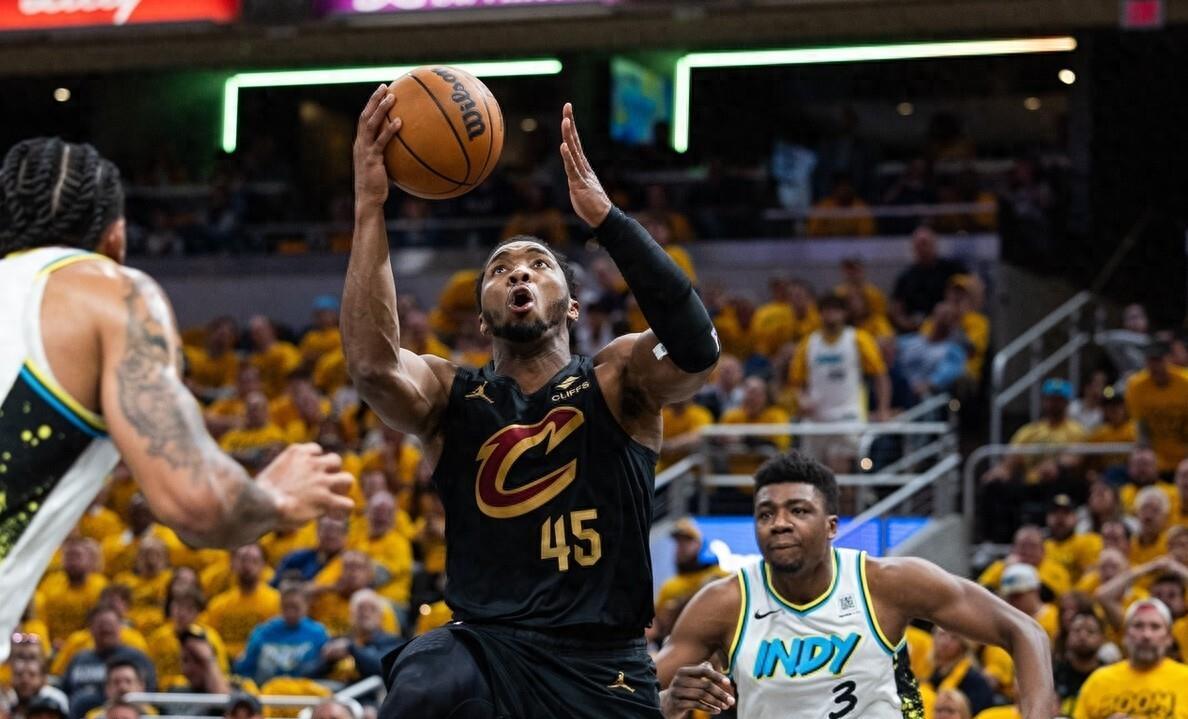 湖人横扫步行者,米切尔绝境逆转 湖人横扫步行者,米切尔绝境逆转