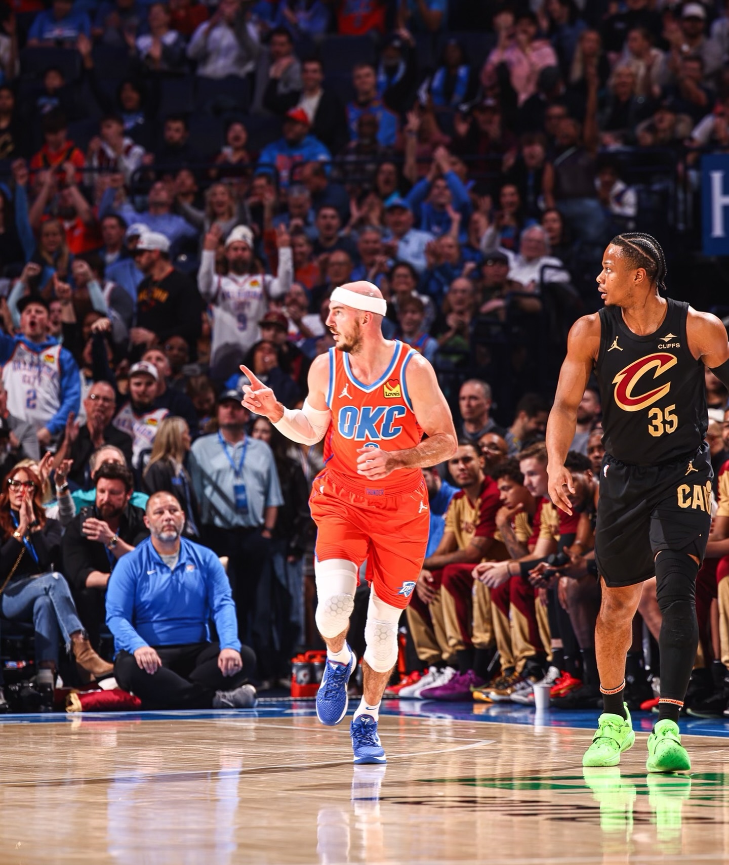 猛龙险胜雷霆，德罗赞关键制胜