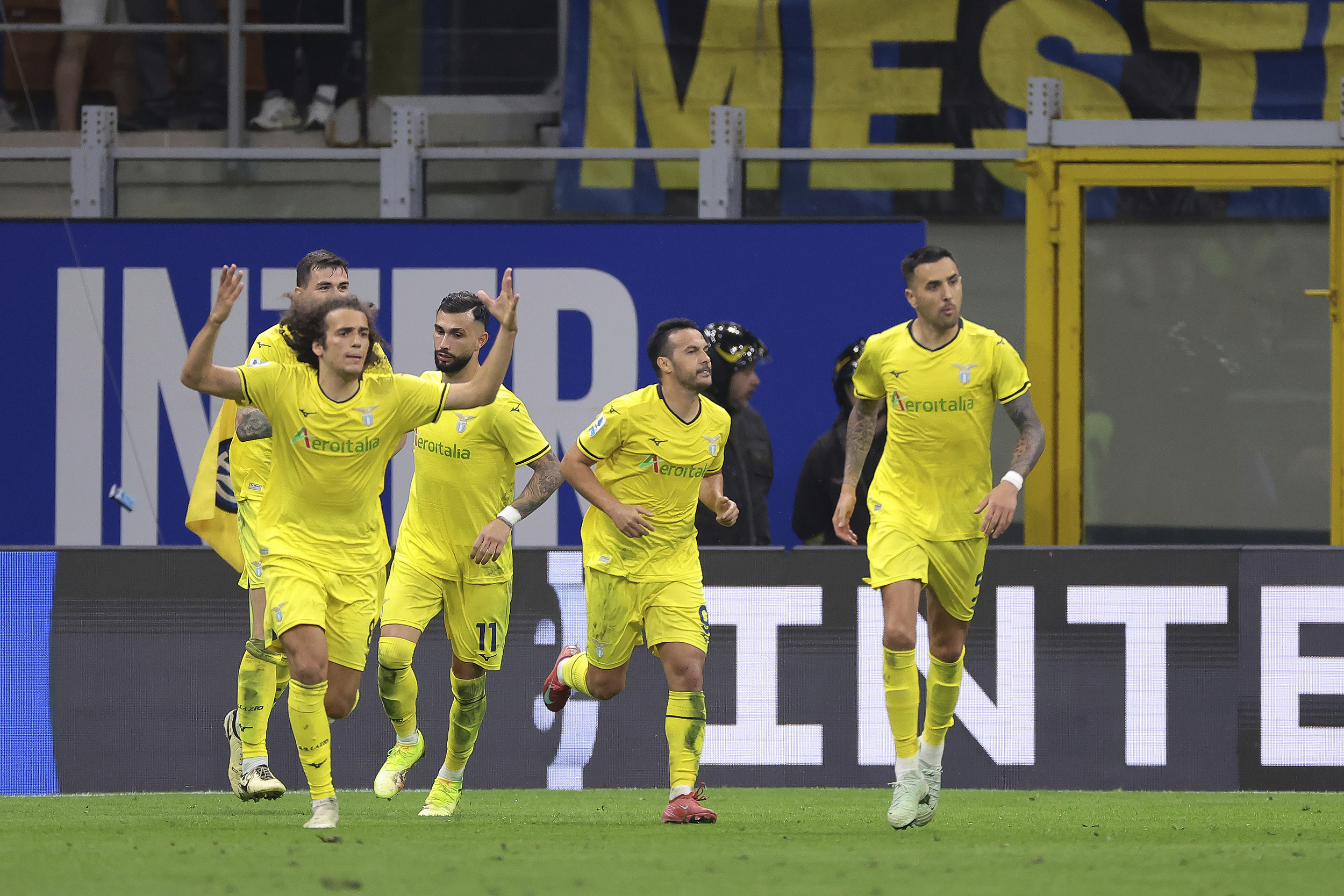 国际米兰横扫加拿大,穆勒制霸全场 国际米兰横扫加拿大,穆勒制霸全场