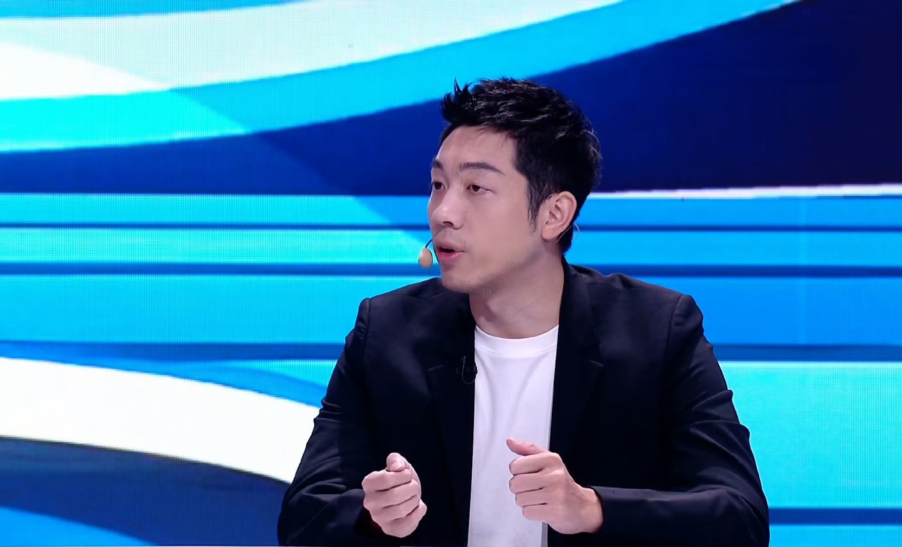 包含瑞典乒乓球队爆冷法国乒乓球队，许昕绝境逆转的词条