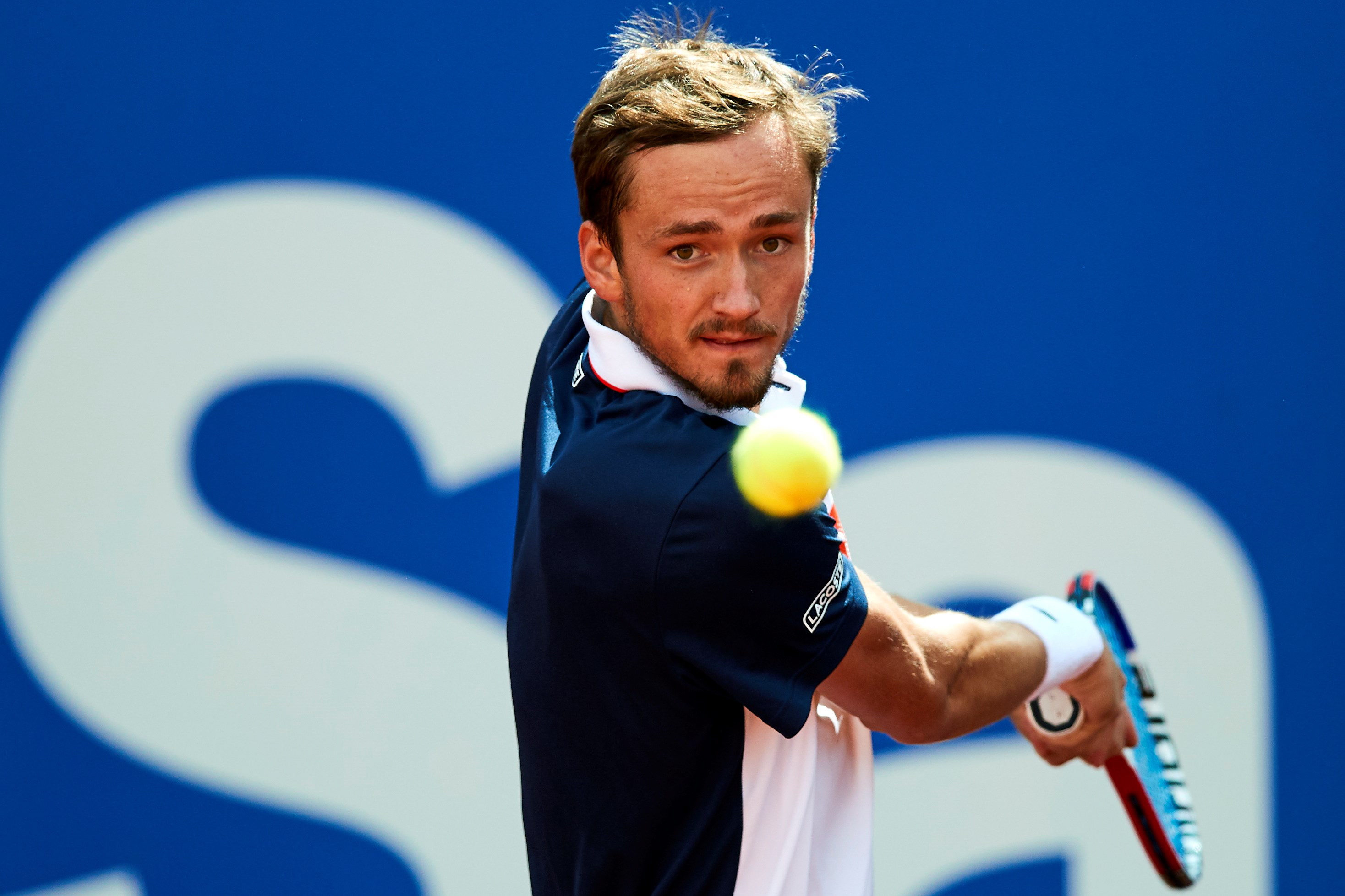 包含日本网球队横扫世界网球队，梅德韦杰夫惊艳世界的词条