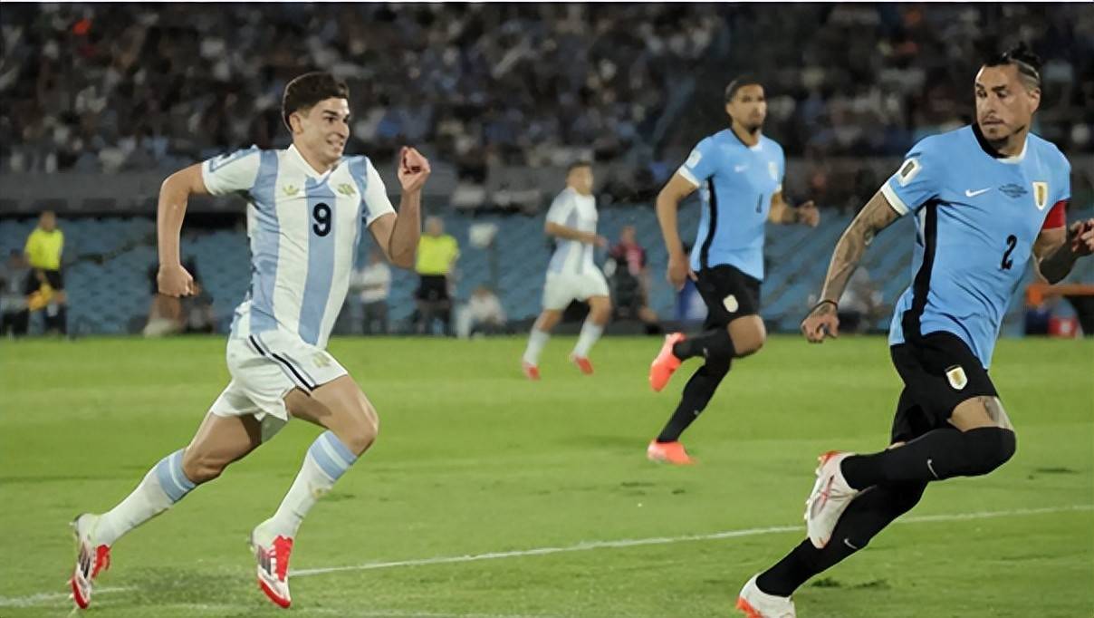 包含法国鏖战乌拉圭，阿尔瓦雷斯点燃赛场的词条