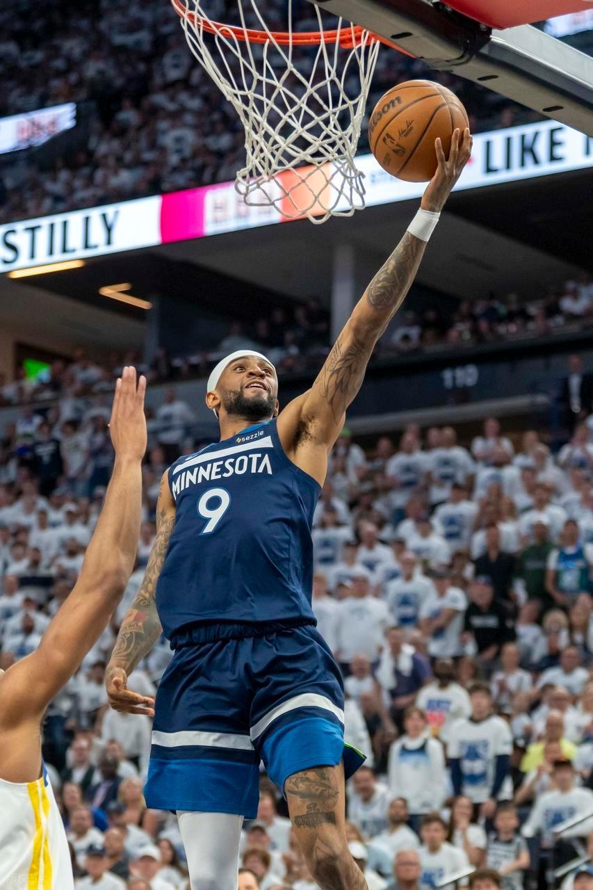 包含深圳队绝杀骑士，伦纳德关键制胜的词条