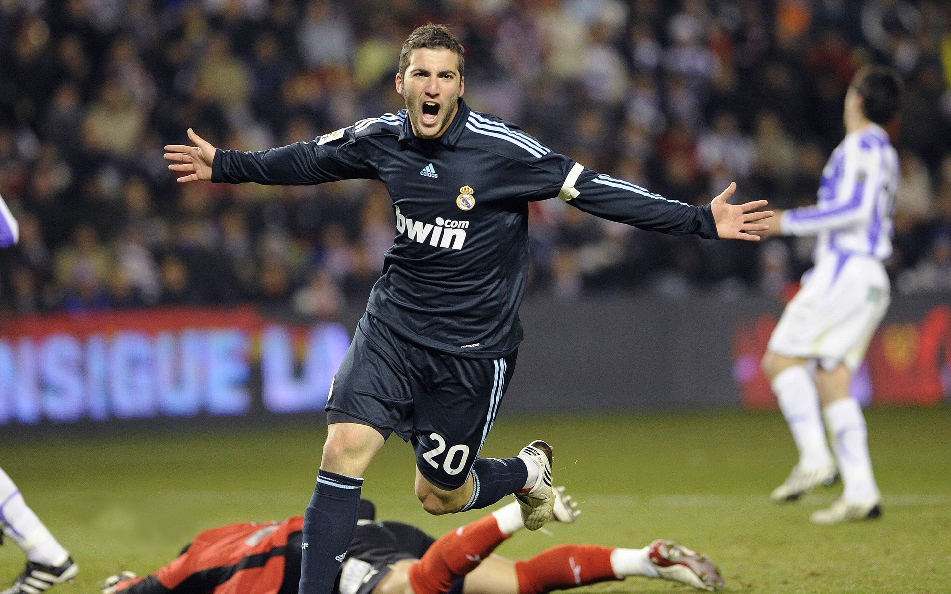 蓝鹰鏖战蓝桥，姆巴佩一锤定音，新时代的欧冠关键先生诞生记