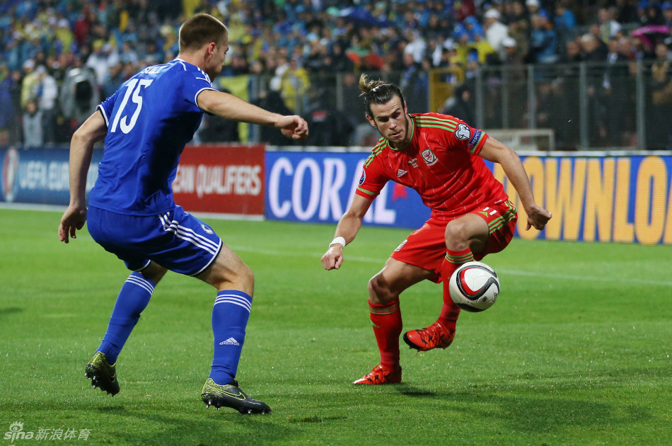 包含欧预赛主教练言行风波，引发球队不稳定的词条