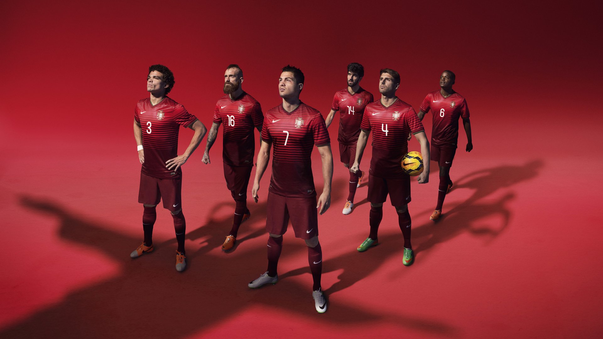 跨界奇迹日,哥斯达黎加足球决胜挪威,库尔图瓦F1街道赛上演门神超车