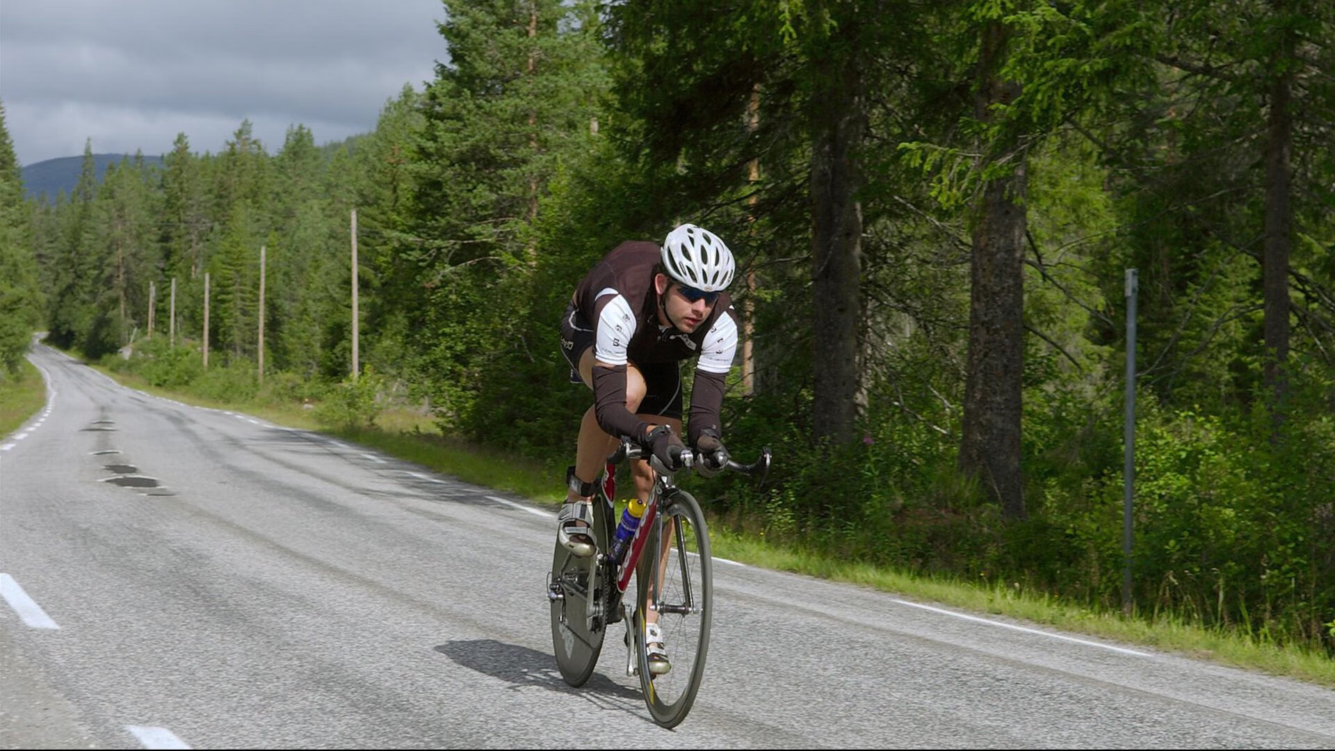 战术交响曲中的独舞,德国铁血压制牙买加,克瓦拉茨赫利亚在年度焦点战中接管绿茵